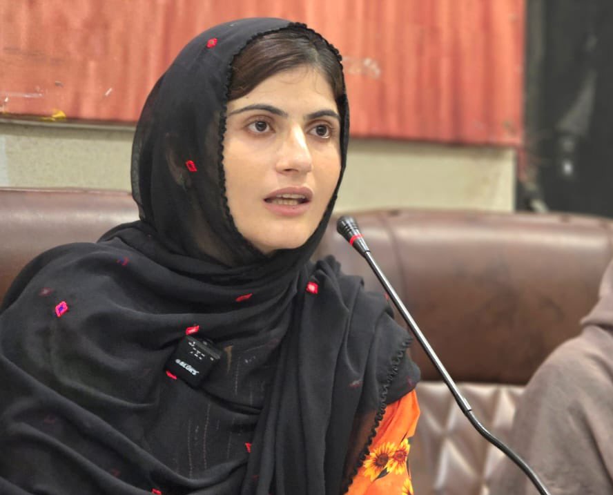 BalochYakjehtiC's tweet image. Today the Baloch Yakjehti Committee (BYC) held a press conference at Karachi Press club.
In the press conference Sammi Deen Baloch, presented the “Semi-Annual Human Rights Report” prepared by BYC’s Human Rights Department. She further highlighted the ongoing human rights…