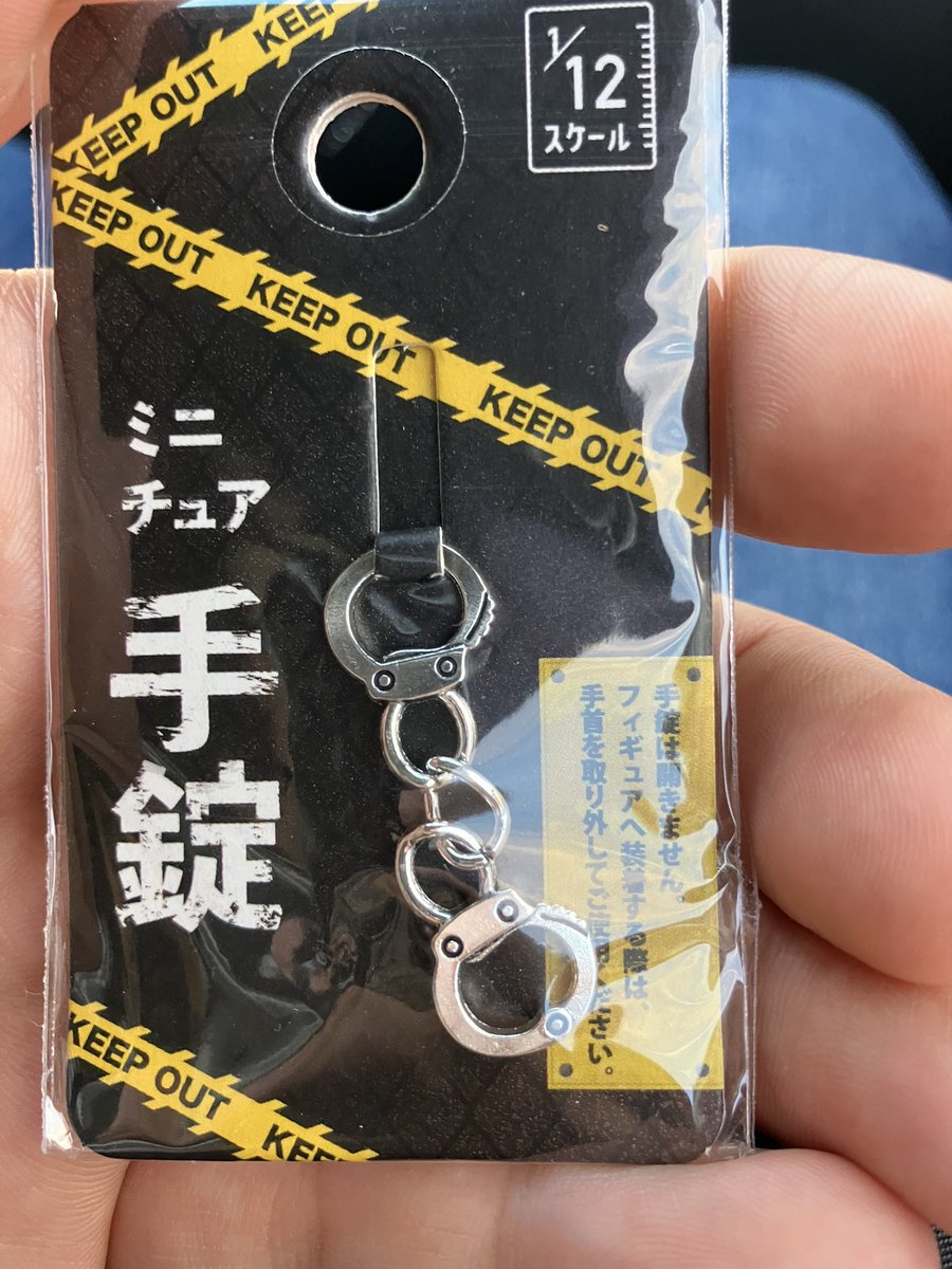 Jiete's tweet image. ダイソーで簡単な模型をいくつか買ってきたんだけど、映画館の椅子が妙にユニークで笑っちゃった