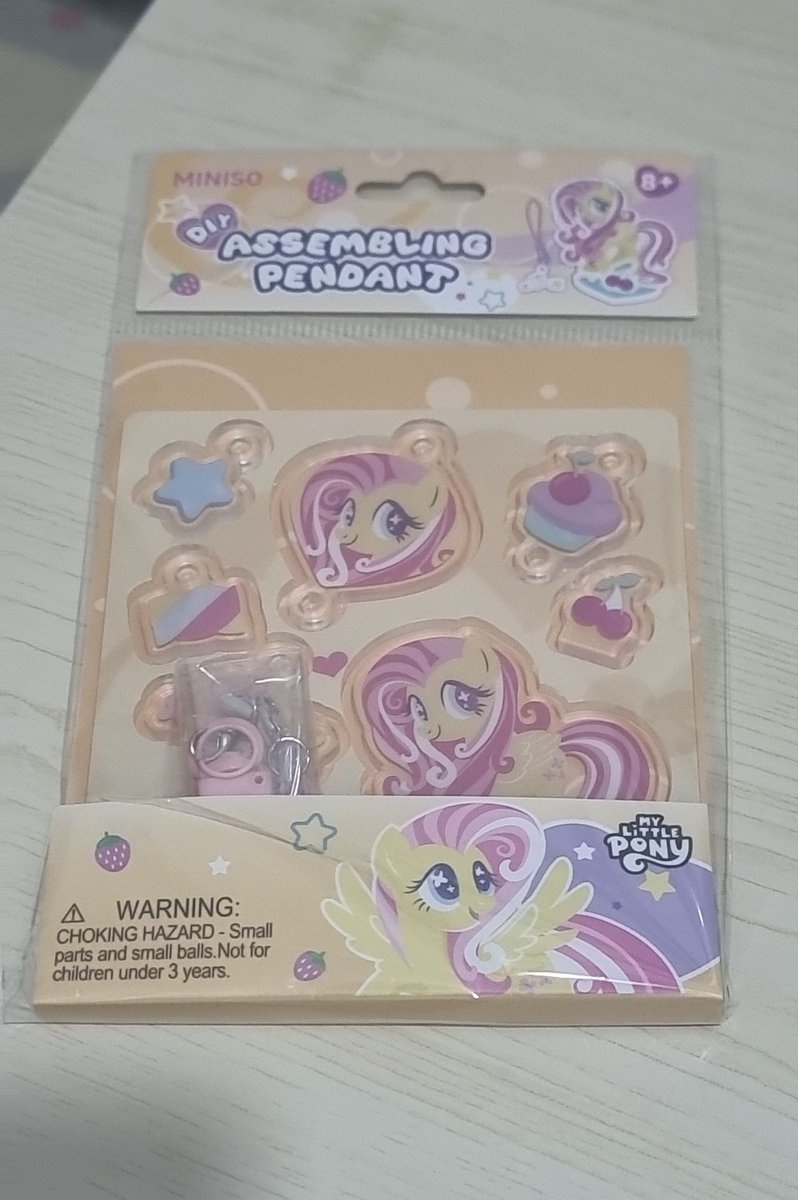 Flutterlandia's tweet image. FINALLY FOUND AN AFFORDABLE FLUTTERSHY MERCH IN MY OWN COUNTRY. MY FIRST FLUTTERSHY MERCH EVER😭😭😭😭😭😭😭
