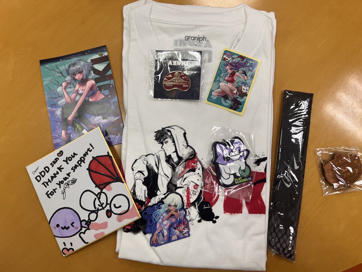 DDDIKUZO's tweet image. Copped two Azuki Tokyo tees from @YQNFT -san and ended up receiving a whole bag full of ❤️❤️❤️! 

The Garden is truly family 🥰🤩

本当にありがとうございました！🙇