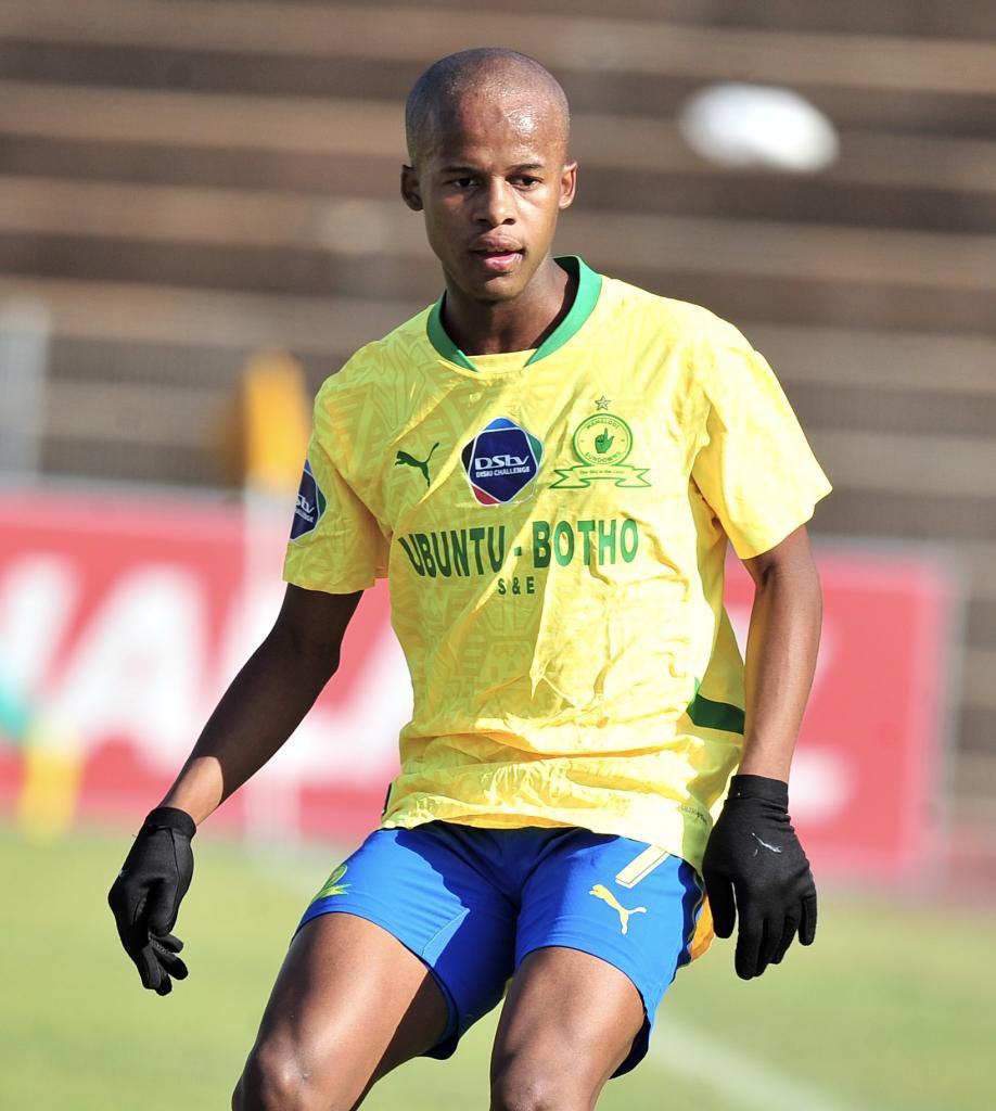 SundownsXtra_'s tweet image. Mamelodi Sundowns reserve players, Onela Rulwana and Thulani Zandamela are set to join AmaTuks ahead of the 2025/26 season according to Idiski Times 💛👆