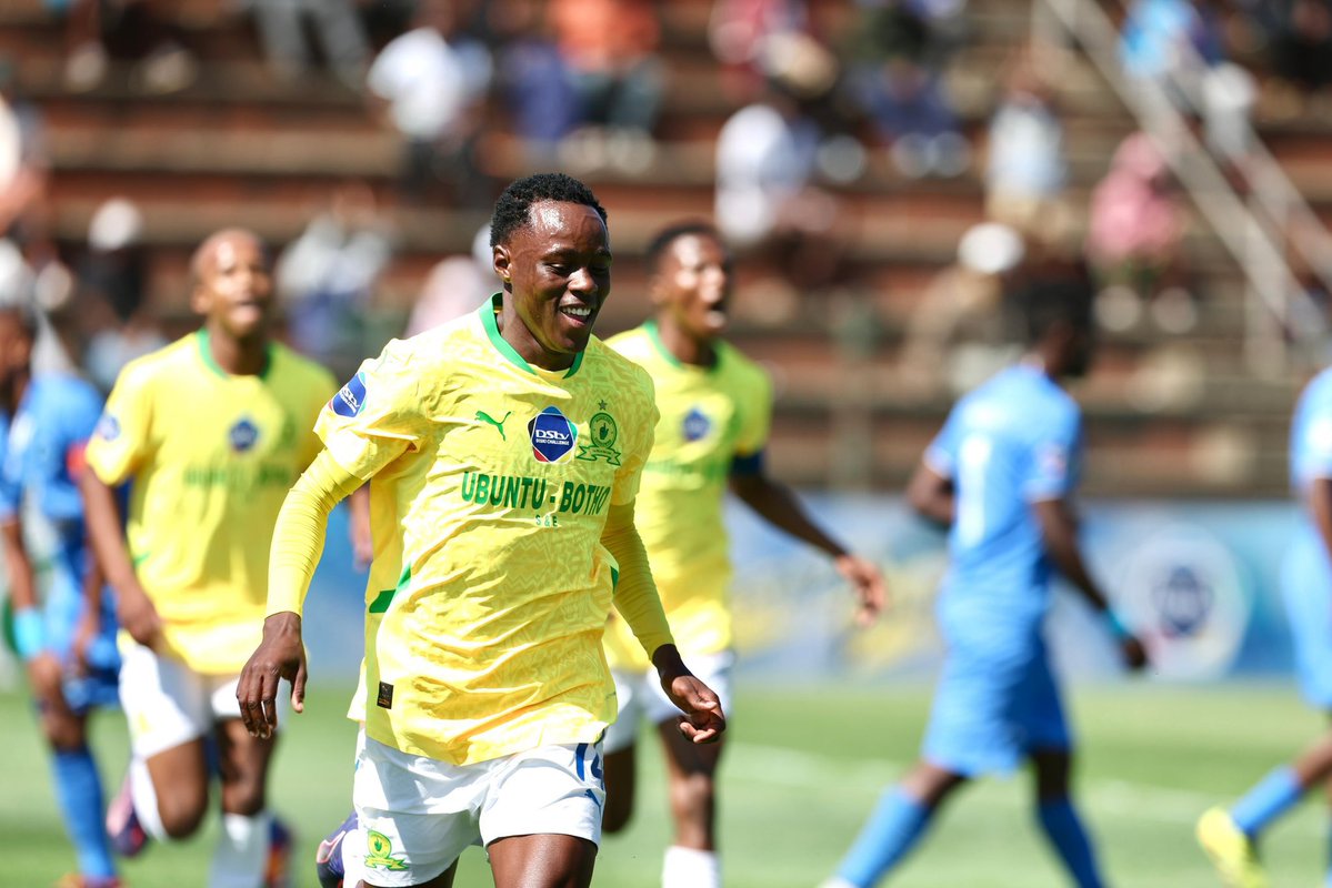 SundownsXtra_'s tweet image. Mamelodi Sundowns reserve players, Onela Rulwana and Thulani Zandamela are set to join AmaTuks ahead of the 2025/26 season according to Idiski Times 💛👆