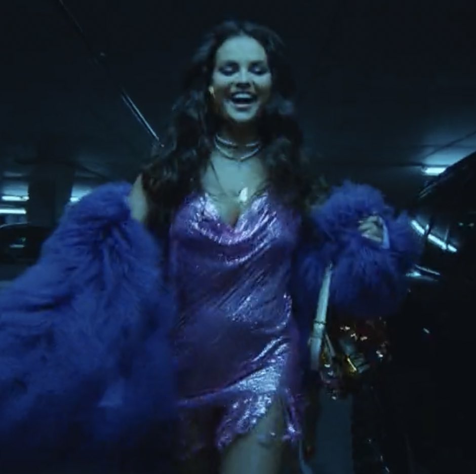 dbrvgomez's tweet image. Party Selena 🪩