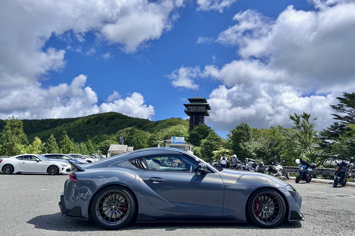 YATTi__3's tweet image. 最近のスープラさん
カスタムの変化はないけど久々に峠でアクセル床まで踏んでやりました
メーターがチカチカしながらグイグイ進む!
ヒラヒラ感は少ないけどきちんと曲がる
良い車です
やっぱり眼力とリアフェンダー!
