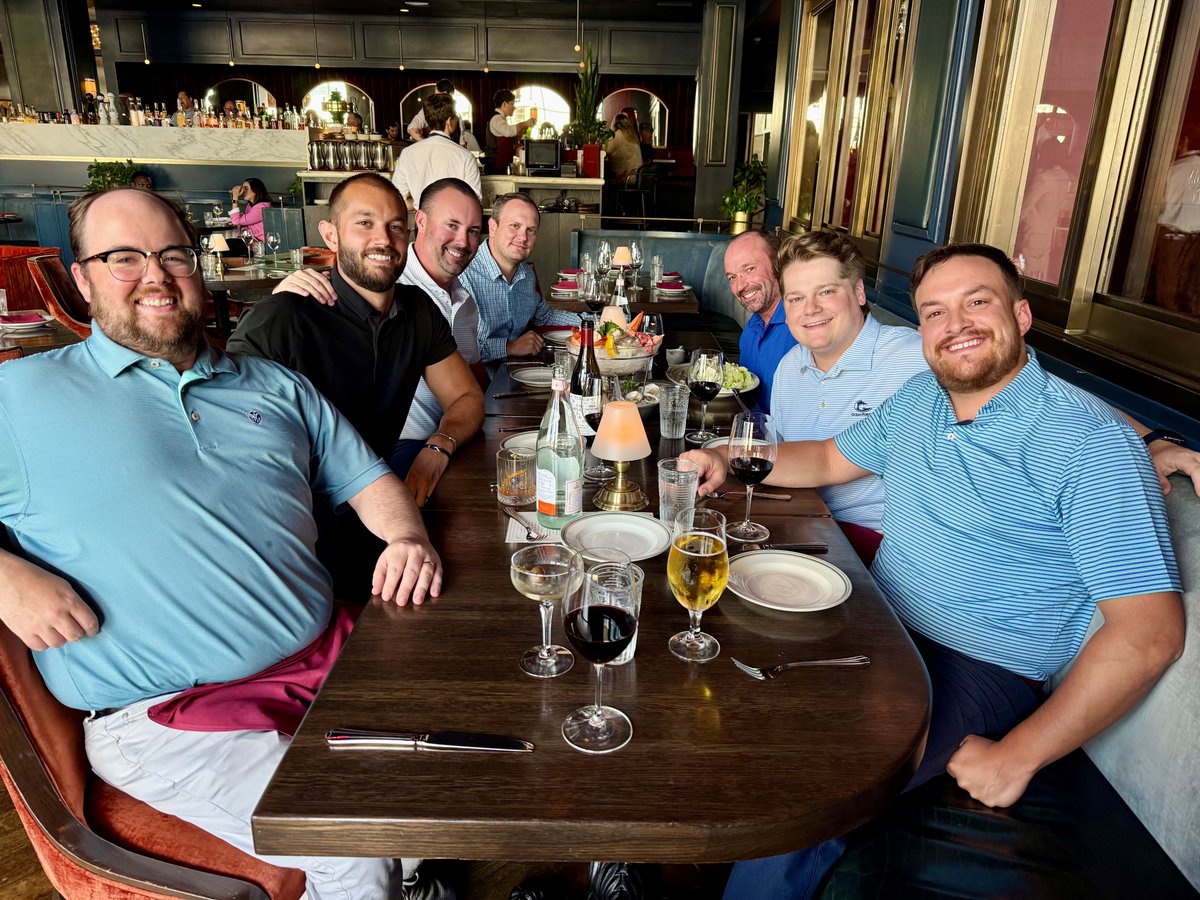 LongshipLex's tweet image. Big shoutout to our Nashville Crew! 🎉

They wrapped up their best quarter yet and came together to celebrate Q2 2025 with a happy hour &amp;amp; fantastic dinner! From new partnerships to record-breaking achievements, this quarter was one for the books.

#longshipnashville #jointheship