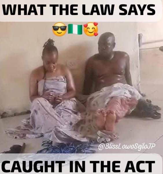 EseosaOlaye's tweet image. LAWYER ATANDA OLATUNJI WARNS MARRIED MEN-
If you caught a man sleeping with your wife on your matrimonial bed, you must not harm him. The law commands that you let him go in peace.
"Under the law, the man is not a trespasser, it's your legal wife who invited him into the house.…