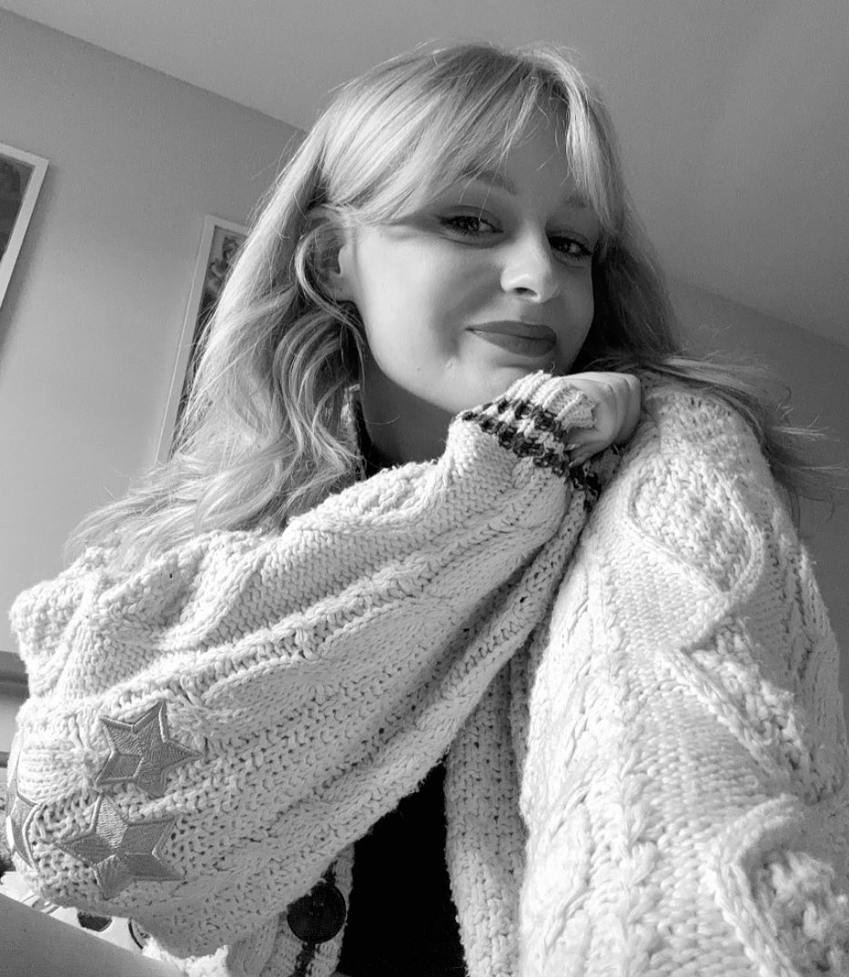 taylormoments13's tweet image. folklore felt like the biggest hug in a time so terrifying & confusing. I will never be able to thank Taylor enough for being the escape we so desperately needed.
folklore is forever 🩶🧚♀️🪩✨
#5yearsoffolklore @taylornation13