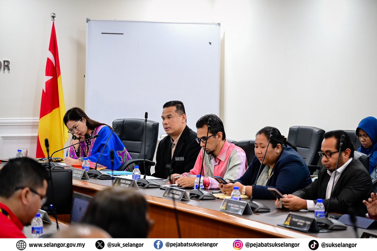 suk_selangor's tweet image. 𝟐𝟑 𝐉𝐔𝐋𝐀𝐈 𝟐𝟎𝟐𝟓, 𝐒𝐇𝐀𝐇 𝐀𝐋𝐀𝐌 – YB Dato’ Dr. Ahmad Fadzli bin Ahmad Tajuddin, Setiausaha Kerajaan Negeri Selangor hari ini telah mempengerusikan Mesyuarat Jawatankuasa Pengurusan Bencana Negeri Selangor (JPBN) Bil. 1/2025.