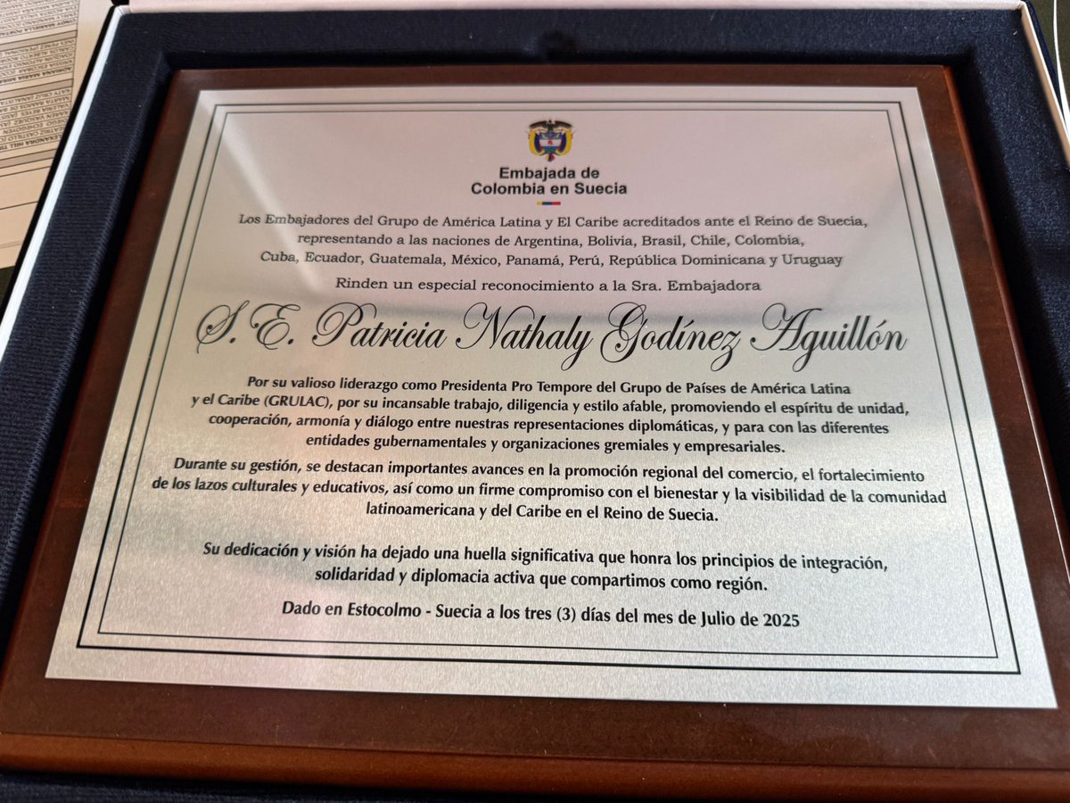 🇸🇻🇨🇴 Con gran emoción y gratitud recibí en la Residencia Oficial de Colombia un reconocimiento por parte de mis colegas del GRULAC (Grupo de América Latina y el Caribe), en el marco de mi labor como Presidenta Pro Tempore durante el primer semestre de 2025.