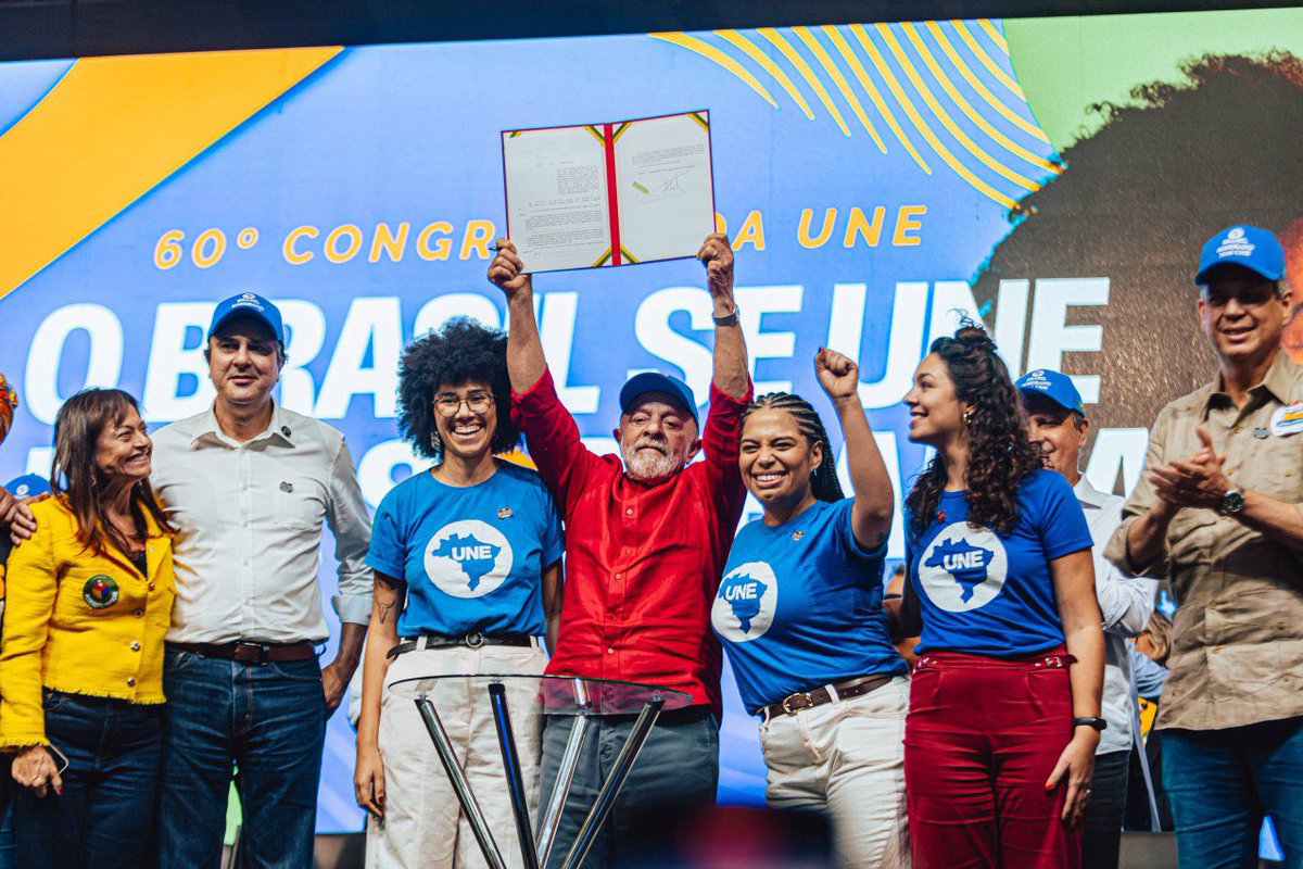 lacampora_univ's tweet image. 🇦🇷 CONGRESO DE UNE 🇧🇷
Participamos del 60° Congreso de UNE, la Federación Universitaria más grande de todo el continente, junto a representantes estudiantiles de toda Latinoamérica.
+instagram.com/p/DMePm-PxedG/…