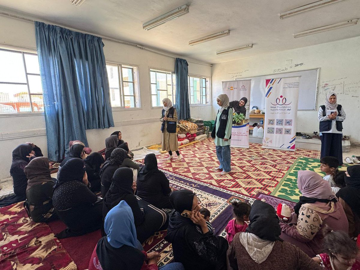 SyriaUnfpa's tweet image. 🟣 “A small item, a big solution,” said Samah, 24, displaced from #Sweida, about the flashlight in her #UNFPA kit.
145,600+ displaced. UNFPA responds with hygiene kits, healthcare & protection.
#Syria #EmergencyResponse