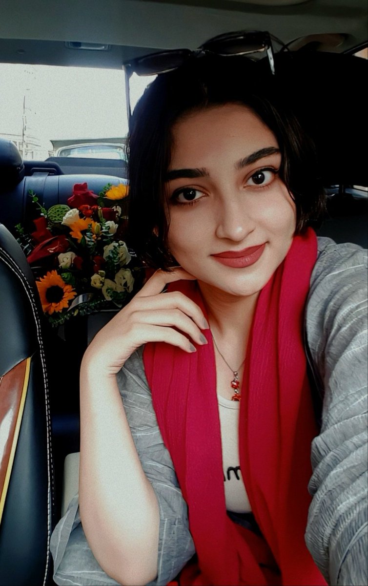 fati_j_2000's tweet image. از لا‌به‌لای این روزهای گل گلی🌻