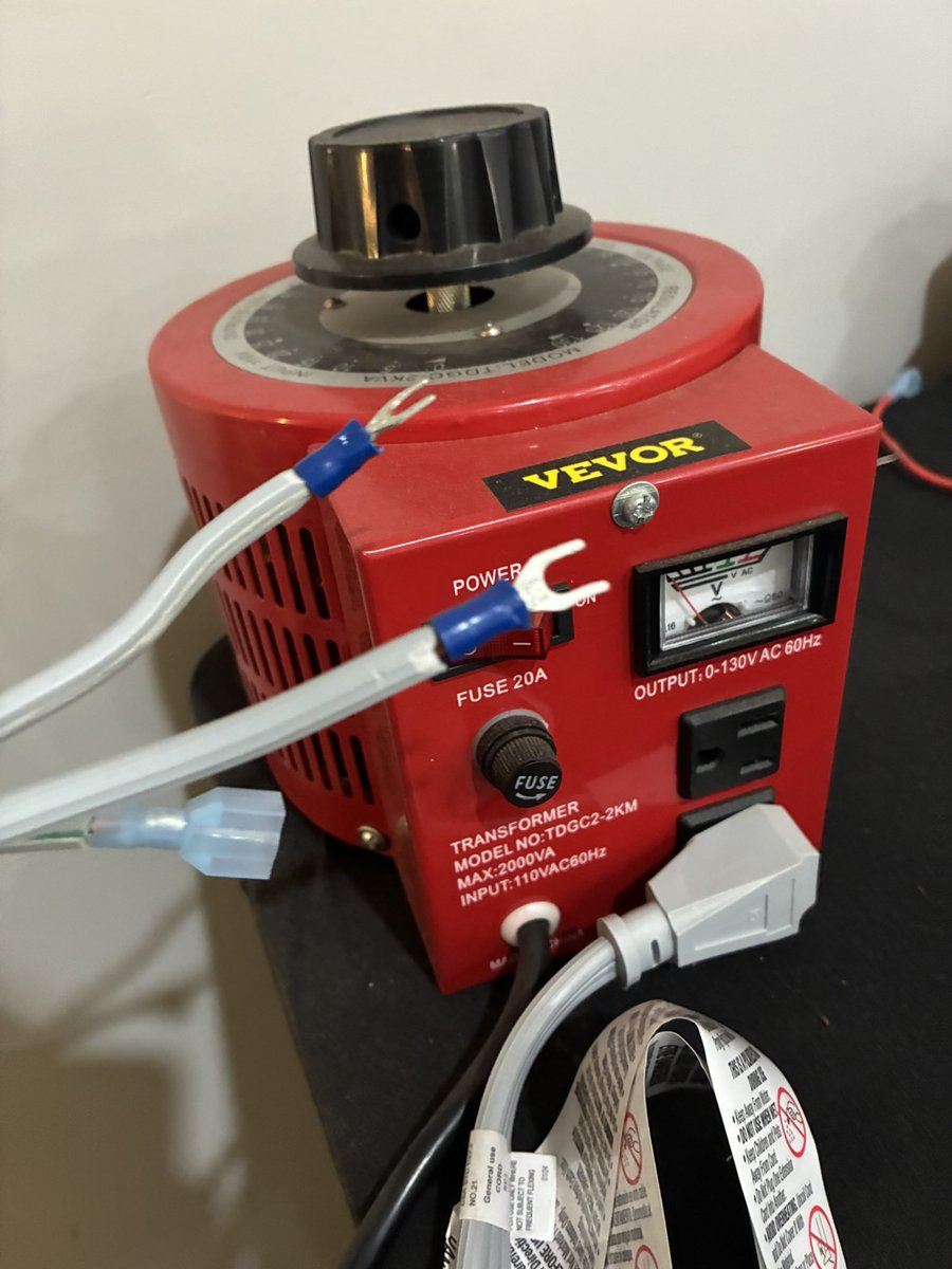 H2Colby's tweet image. guess how many fuses i blew on this 20A variac with this setup lol
also pentodes are so cool