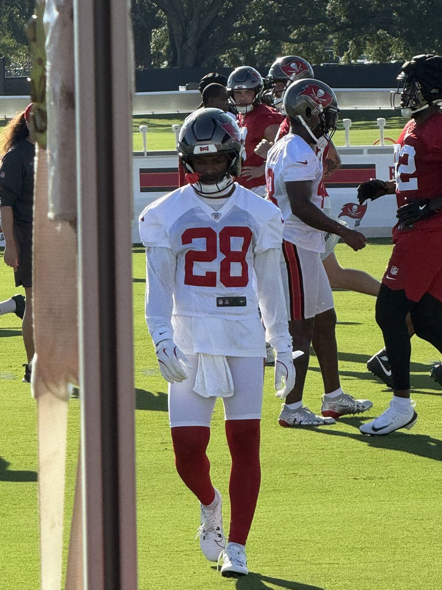 MrBucsNation's tweet image. Day 1 of training camp for me! Very happy I get to see my King in person! @ShiloSanders #bucs #gobucs #buccaneers
