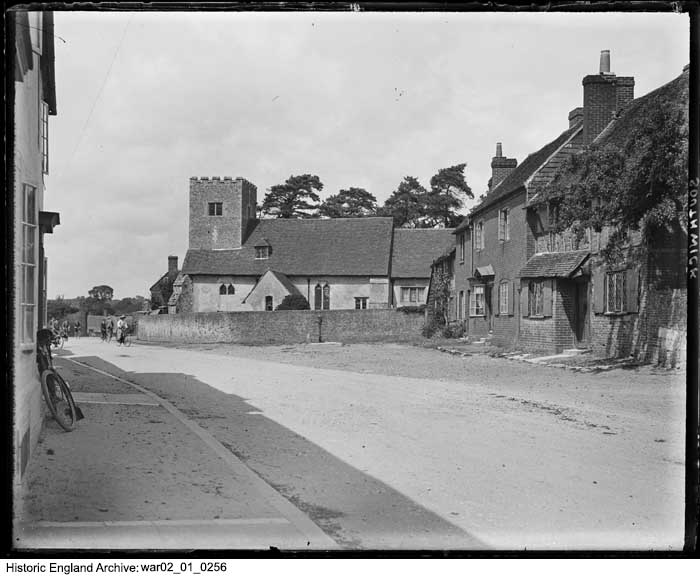 HE_Archive's tweet image. This village scene was photographed in the early 20th century - but the photographer and location are unknown. Can you suggest where it is?
We're asking for your help to identify and enhance the R F Warner Collection of photos.
See more and join in 👇
flickr.com/groups/histori…