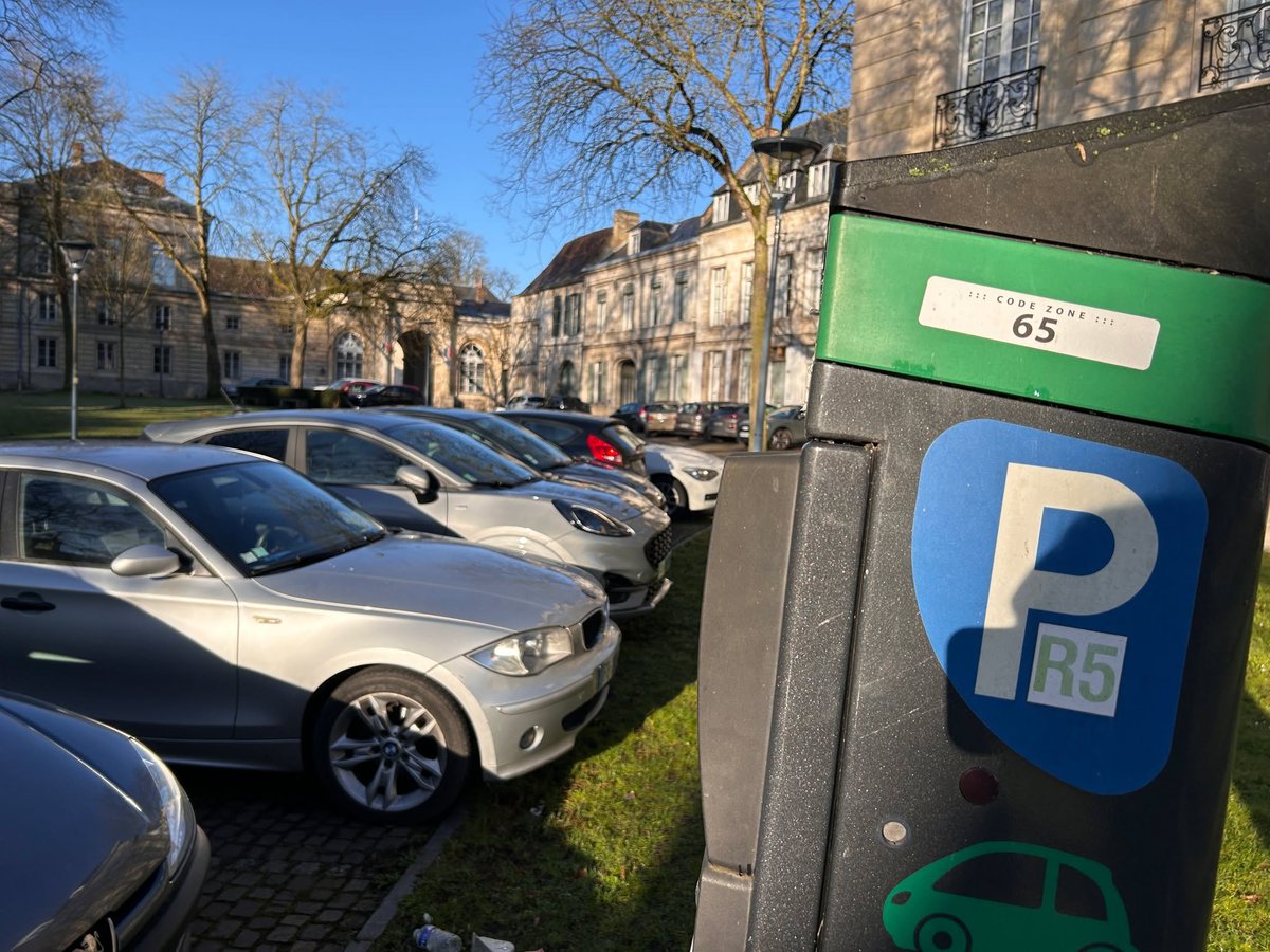 VilleArras's tweet image. 🚗 Le saviez-vous ? La 1ʳᵉ heure de stationnement est gratuite à Arras, en zone jaune comme en zone verte !

📲 Il suffit de l’activer à l’horodateur ou via Flowbird/EasyPark

🛍️ Un bon plan pour profiter du centre-ville tout en soutenant vos commerçants ! #Arras #Stationnement