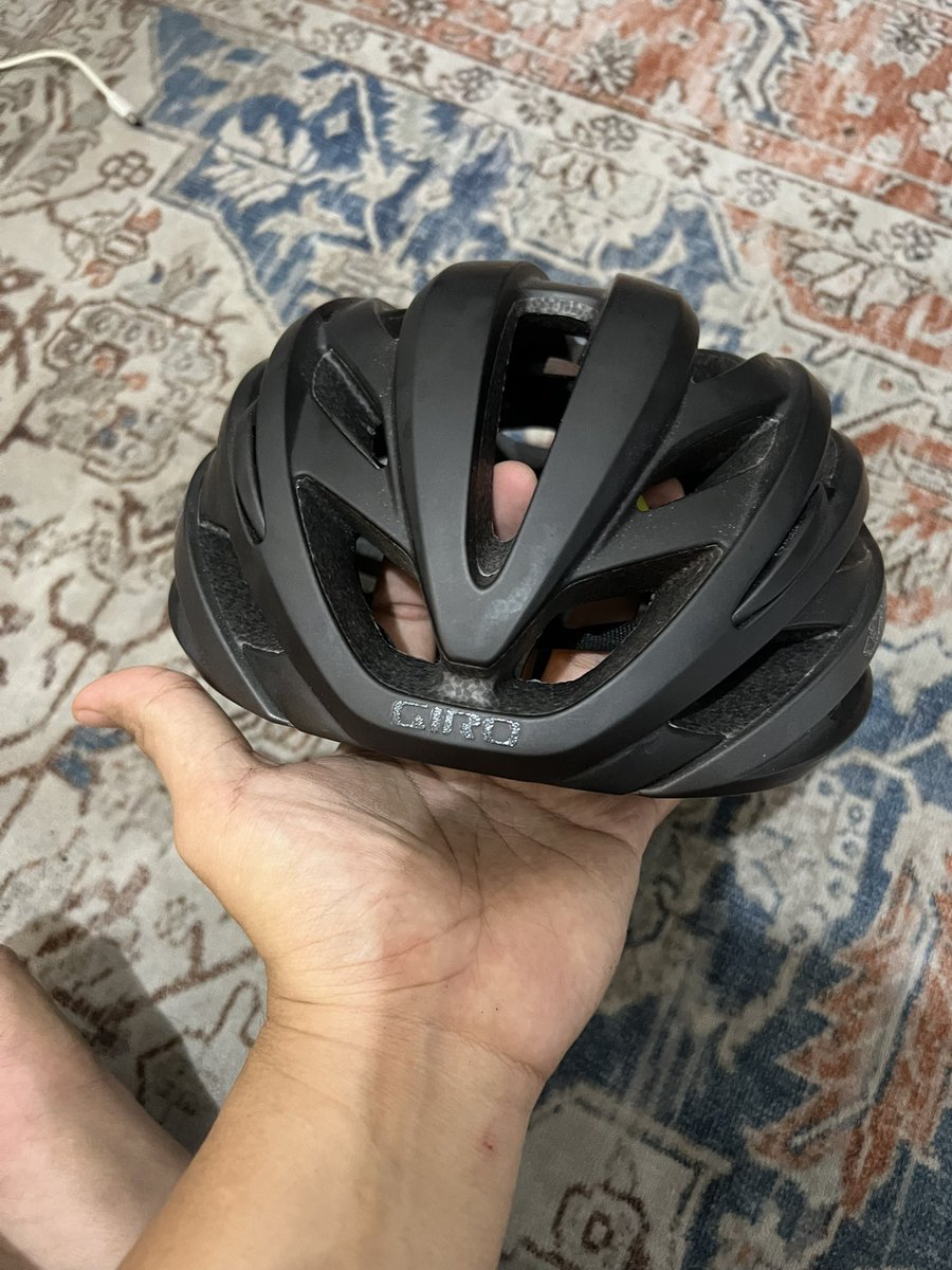 Rasionalism_'s tweet photo. #fnfjb 

Wts 
Helm Gyro Syntax Mips size L
Verygood condition, dipakai sekali aja
Masih lengkap dengan boxnya
Harga 1 jt nego aja
Rekber ready 🙇 https://t.co/2P2ftTT2bc