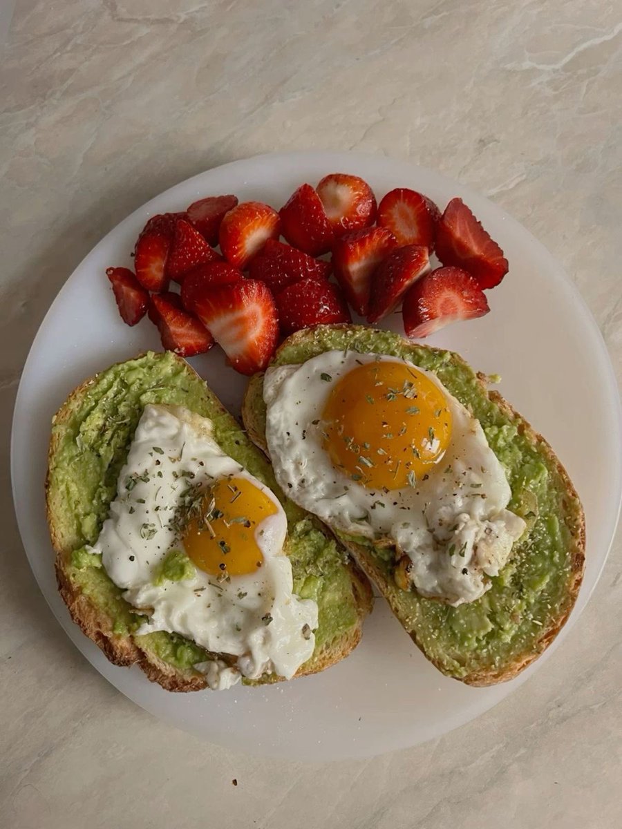 Diorgirlx's tweet image. fitness is a gift to your future self, choose to honor yourself.