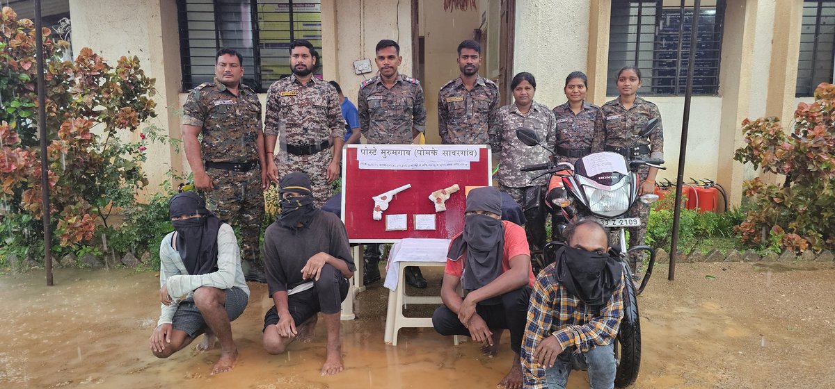 SP_GADCHIROLI's tweet image. बंदुकीचा धाक दाखवून ट्रक चालकाकडून जबरी चोरी करणाऱ्या आरोपींना एका दिवसात अटक

आरोपींकडून ०२ देशी बनावटी बंदुका व ११ नग काडतूस जप्त
 #CrimeCracked #JusticeIn24Hours #GadchiroliPoliceAction #NoEscapeFromLaw #FightAgainstCrime #GunpointRobberySolved