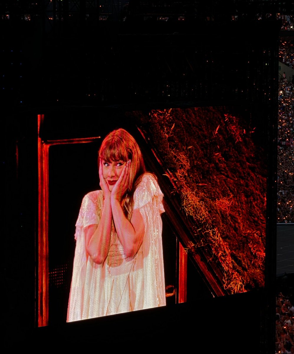 beckharhai13's tweet image. passed down like folk songs, our love for folklore lasts so long 🩶🧚🪩

happy 5 years to the album that transported us to the folklorian woods and allowed us to escape when we needed it most. love you to the moon and to saturn 🪐 #5yearsoffolklore @taylornation13