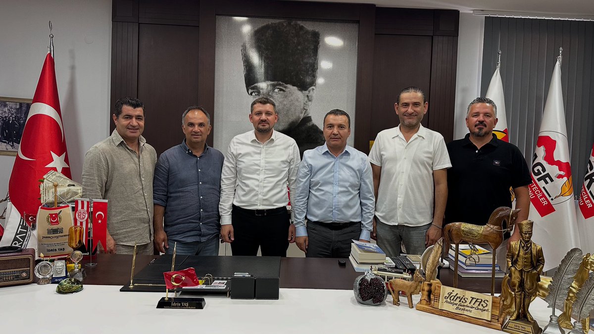 Cumhurbaşkanlığı İletişim Başkanlığı Bölge Müdürü Ahmet Uzun ile 24 Temmuz Dayanışma Günü’nde sektörümüzün sorunlarını ve birlikte gerçekleştireceğimiz projeleri konuştuk. Ziyareti için teşekkür ederiz. @ahmt_uzn_ <a href="/sifacicek/">Sifa Cicek</a> <a href="/rasimgunduz07/">Rasim Gündüz</a> <a href="/HayreddinD/">Hayreddin Deniz</a> <a href="/agcantalya/">ANTALYA GAZETECİLER CEMİYETİ</a>