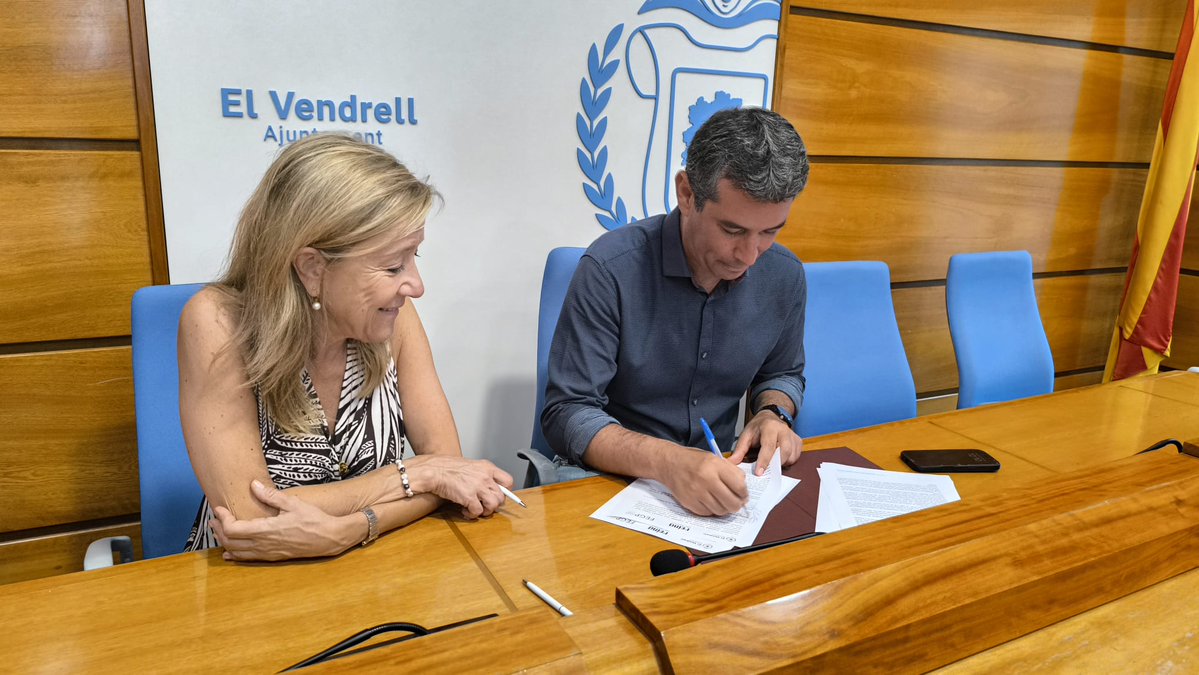 Ahir la <a href="/FegpComunicacio/">FEGP</a>  i <a href="/elvendrell_cat/">Ajuntament del Vendrell</a> vam signar un conveni per continuar treballant plegats pel desenvolupament econòmic i empresarial del #BaixPenedès🤝.

Una col·laboració que reforça el #territori amb accions i coneixement. Seguim!
#Empresa #Competitivitat