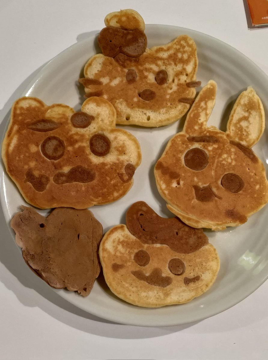 Hidede34558526's tweet image. 娘が図書の本で借りてきたレシピ本のホットケーキ作ってーっていうのでチャレンジ!まるちゃん、ちいかわ、キティちゃん!!(説明無しじゃわからない🤣)裏返した時の顔見て笑えたw
楽しかったから極めたいな!