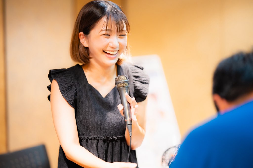 7月20日開催
【星乃莉子さんゲストイベント】
お写真お裾分け②

当日はビンゴの景品用に私物も用意してくれた莉子さん🩷
その優しさやサービス精神に全員が恋に落ちましたとさ😻

地元北海道への思いや子供の頃のお話とかも聞けて、とっても有意義なお時間でした👏🏻
セクシートークも最高でしたね♪