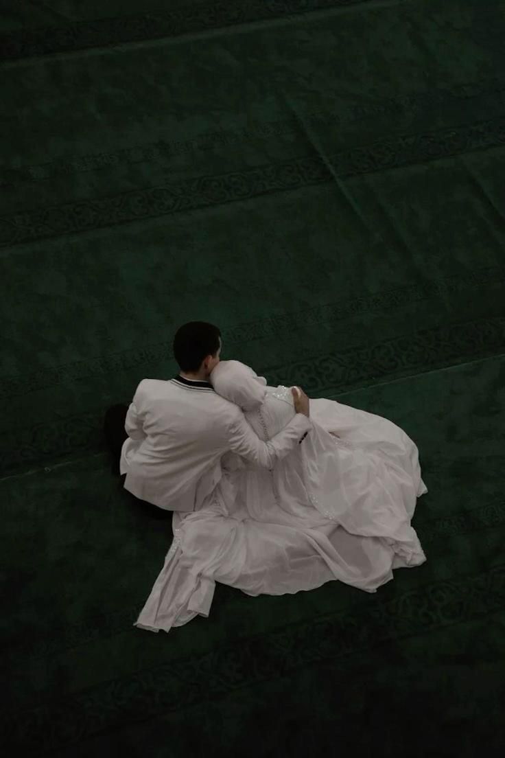 Alquranconnect's tweet image. When it’s from Allah, love won’t break you It’ll build your deen, then your heart.