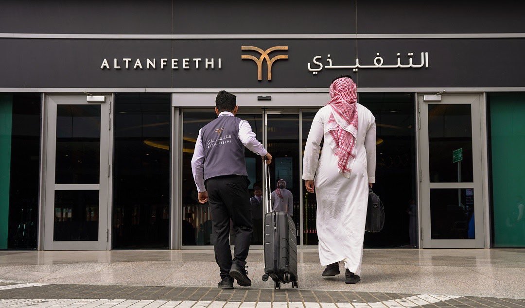 MadeinSaudi's tweet image. شركة التنفيذي @Altanfeethi تحصد جائزتين عالميتين في مؤتمر “Customer Experience Live Show 2025” بمانشستر:
• أفضل تصميم لرحلة الضيف
• أفضل تطبيق لتجربة الضيف
إنجاز يعكس ريادة العلامة السعودية في قطاع السفر والضيافة الفاخرة.