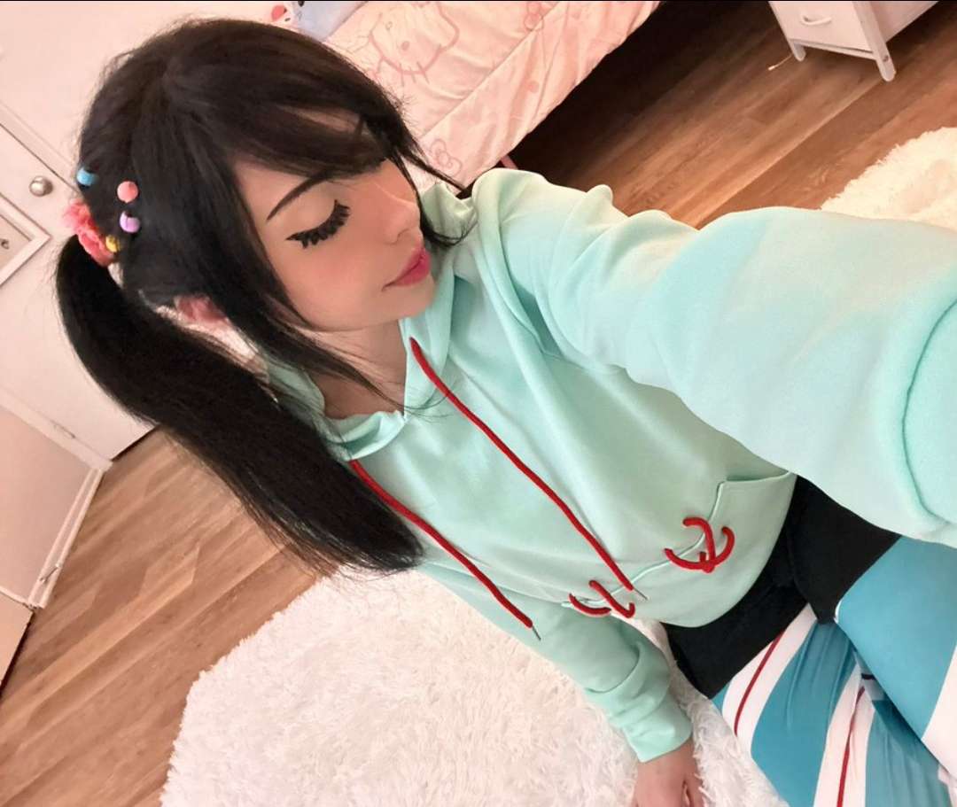 xtckittenn's tweet image. 26yo Sophia went back to the user @girlunevermet. User that she changed after getting exposed for grooming and lying abt her age/racism
Now she is shaming young girls for cutecore style when she literally LIES about her age and cosplays as a 9YO character