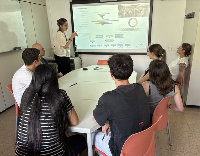 icmabCSIC's tweet image. 👩🔬Així ha sigut el programa Argó aquest estiu:
icmab.es/2025-edition-o…
🧪Durant 2 setmanes, els Serveis Científico-Tècnics han acollit a 6 estudiants de batxillerat: han experimentat amb diferents tècniques de caracterització i vist de primera mà com es fa recerca a l'ICMAB!