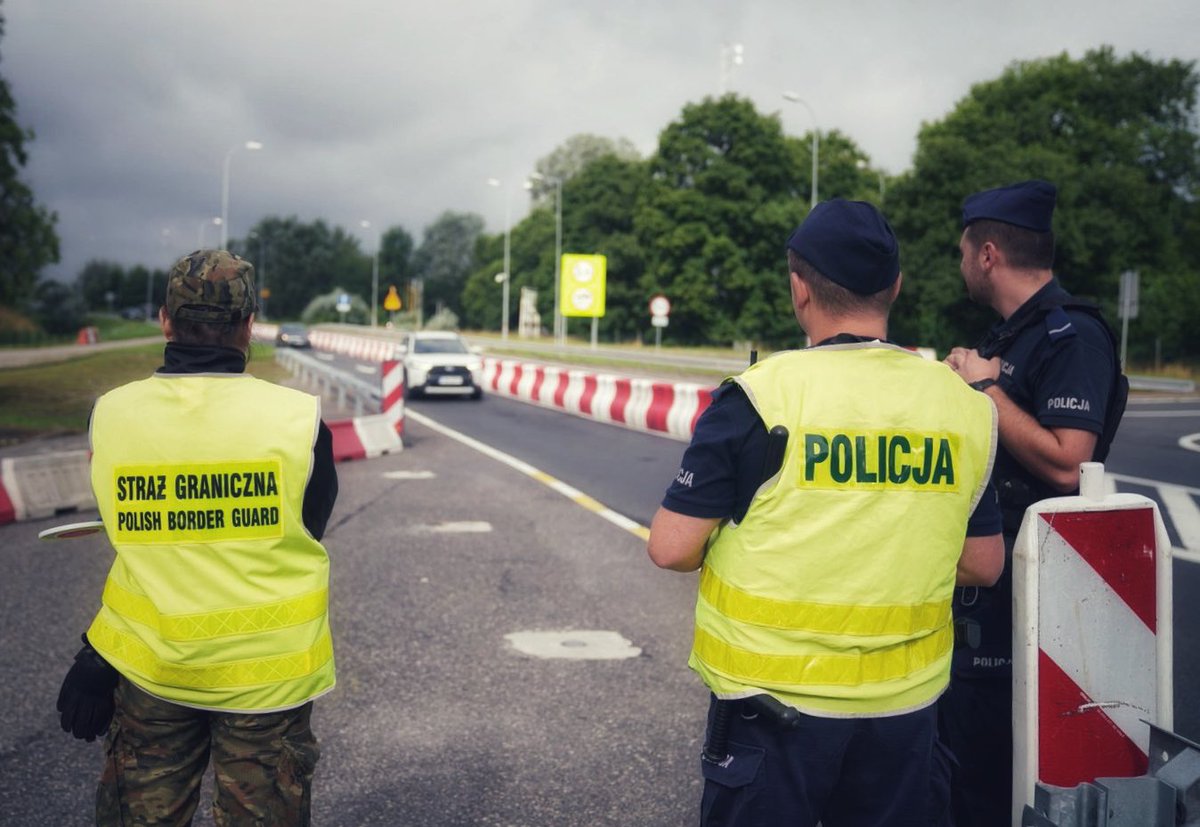 Straz_Graniczna's tweet image. 🔵 Święto Policji 👮👮♀️
Wszystkim Policjantkom i Policjantom oraz pracownikom cywilnym życzymy spokojnej służby i pracy.
Dziękujemy za Wasze zaangażowanie i współpracę 🤝
#ŚwiętoPolicji
@PolskaPolicja
#Współpraca