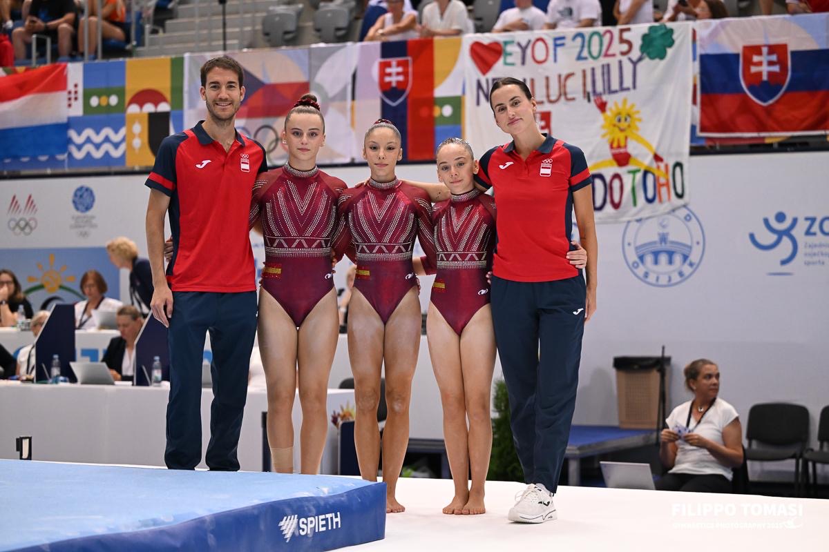🇪🇸 El #TeamESP de #GAF formado por Lucía Gutiérrez, Victoria Valeros y María Comallonga concluyen en 14ª posición por equipos en los #EYOF 💪 Además, Victoria Valeros y Otger Carreres se clasifican para la final mixta que tendrá lugar hoy,

¡Mucha suerte! 🍀