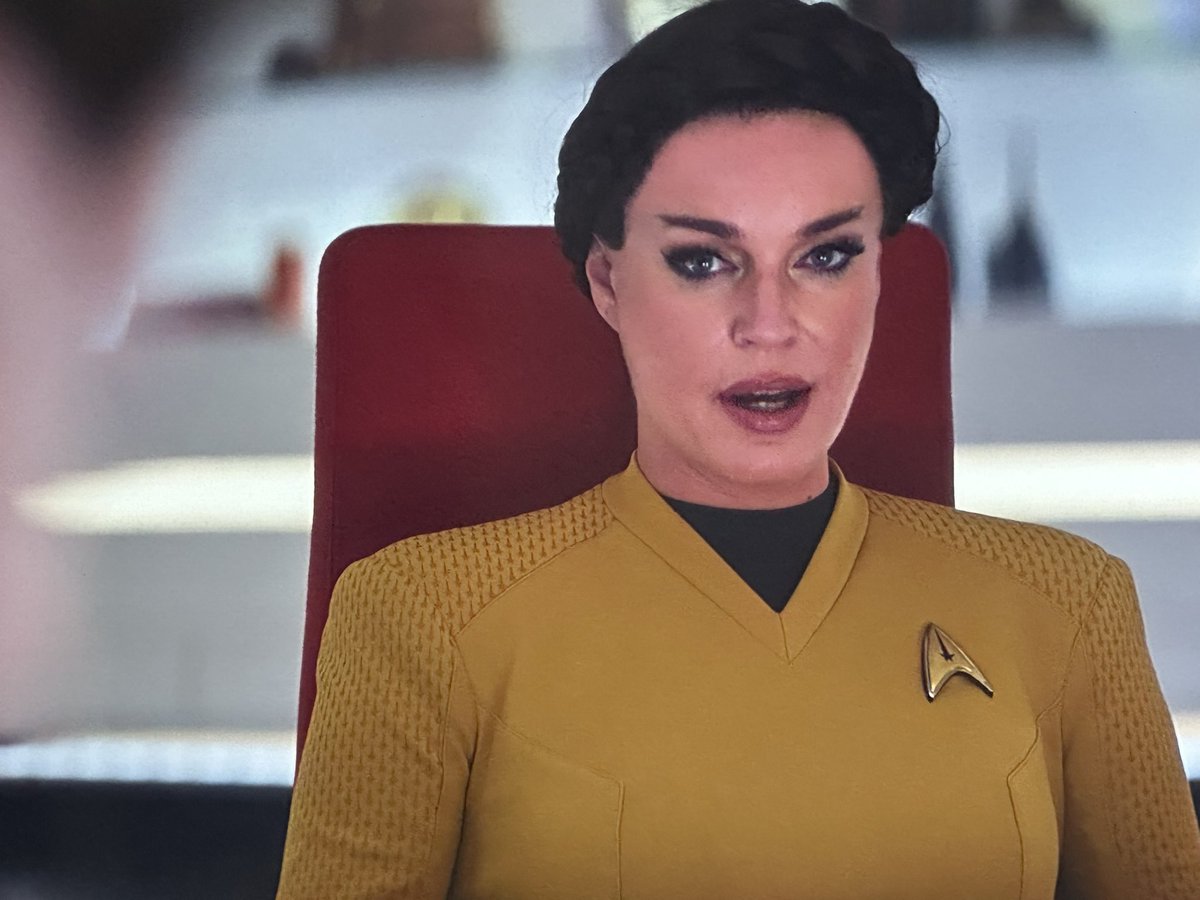 SpaceshipAddict's tweet image. Not really a spoiler because the part I’m talking about has been going on for a while now… but since Number One had a new hairdo it was more noticeable to me. Una’s eyebrows look way too Vulcany. Lol like to have them like this in this particular show must be confusing for some…