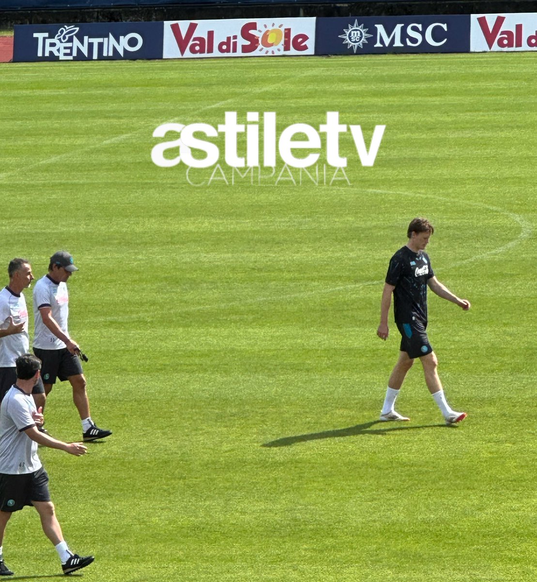 carlo_gioiaa's tweet image. 🛑 DIMARO DAY 8 🛑
Scott #McTominay si sta allenando con il gruppo.