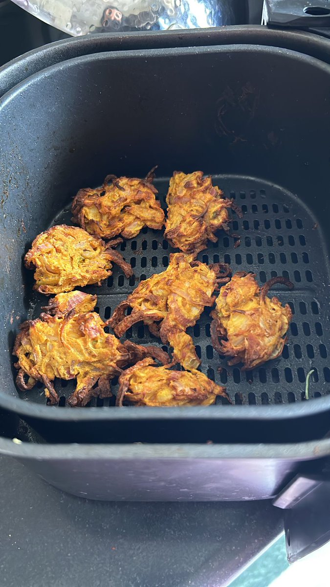 OneAbhishekJain's tweet image. Over years I&apos;ve made some really good recipes using air fryers. It is one hell of an invention.

You can literally make &apos;n&apos; number of dishes that require frying or high oil usage. Great for people trying to lose weight or in general everyone.

Have made some amazingly delicious…