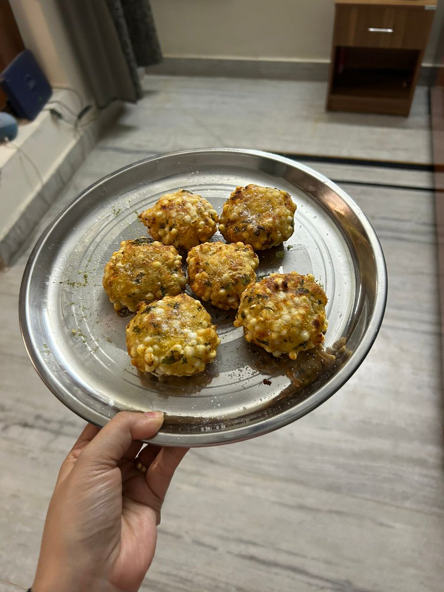OneAbhishekJain's tweet image. Over years I&apos;ve made some really good recipes using air fryers. It is one hell of an invention.

You can literally make &apos;n&apos; number of dishes that require frying or high oil usage. Great for people trying to lose weight or in general everyone.

Have made some amazingly delicious…
