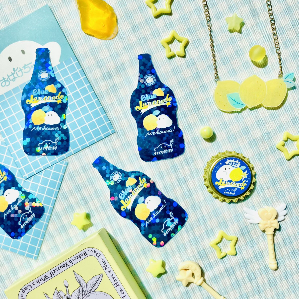 mfana_57's tweet image. #おばけになりたい展 Newグッズのご紹介👻💫
ステッカーの新作が登場です!🍋
さわやかブルーのレモネード💙🫧
スポットライトのようなホログラムがきらめいて存在感バツグンです✌️☀️
※こちらは後日通販でも販売予定です🗓️