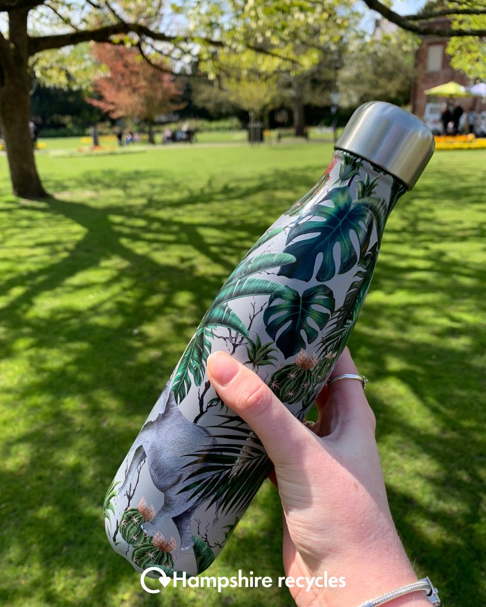 RecycleHants's tweet image. 🌳 Heading to the park this #LoveParksWeek? Don’t forget your reusables!
Swapping single-use coffee cups and plastic bottles for reusables is a small change that makes a big difference! 💧🌿
#PlasticfreeJuly #HampshireRecycles