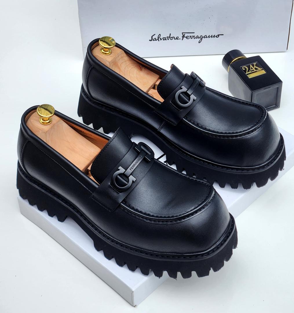 chizzy_shoes's tweet image. Black 🖤 

45k each