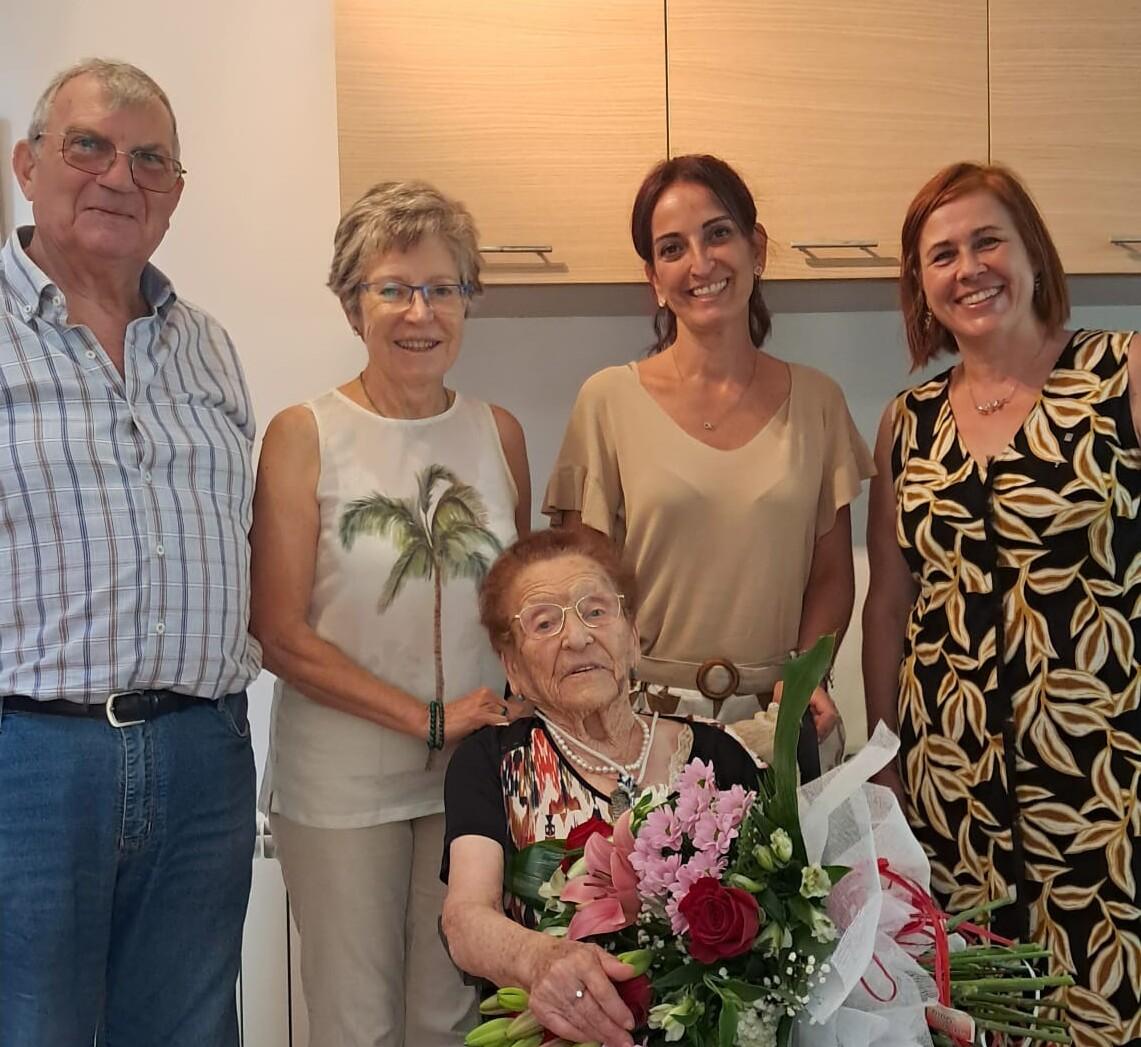 TDBactualitat's tweet image. 🎂 GENT GRAN l Homenatgen la veïna centenària de la Pobla de Montornès Felisa García Vázquez tdbactualitat.cat/articles/actua…