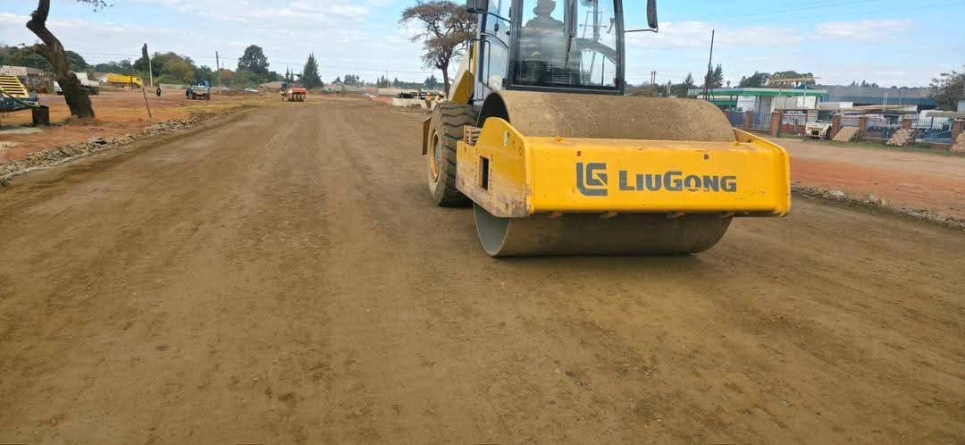 Prince Huni (@huniprince) on Twitter photo Precision work is currently underway to ensure proper compaction a critical step that prevents future cracks & potholes on #LorraineDrive rd #rehabilitation. <a href="/MinistryofTID/">Ministry of Transport - Zimbabwe</a> <a href="/ZimGvt_NDS1/">NDS1</a> <a href="/Zim_Vision2030/">Vision 2030</a> #EDevelopment #EDWorks #EDelivers Precision work is currently underway to ensure proper compaction a critical step that prevents future cracks & potholes on #LorraineDrive rd #rehabilitation. <a href="/MinistryofTID/">Ministry of Transport - Zimbabwe</a> <a href="/ZimGvt_NDS1/">NDS1</a> <a href="/Zim_Vision2030/">Vision 2030</a> #EDevelopment #EDWorks #EDelivers
