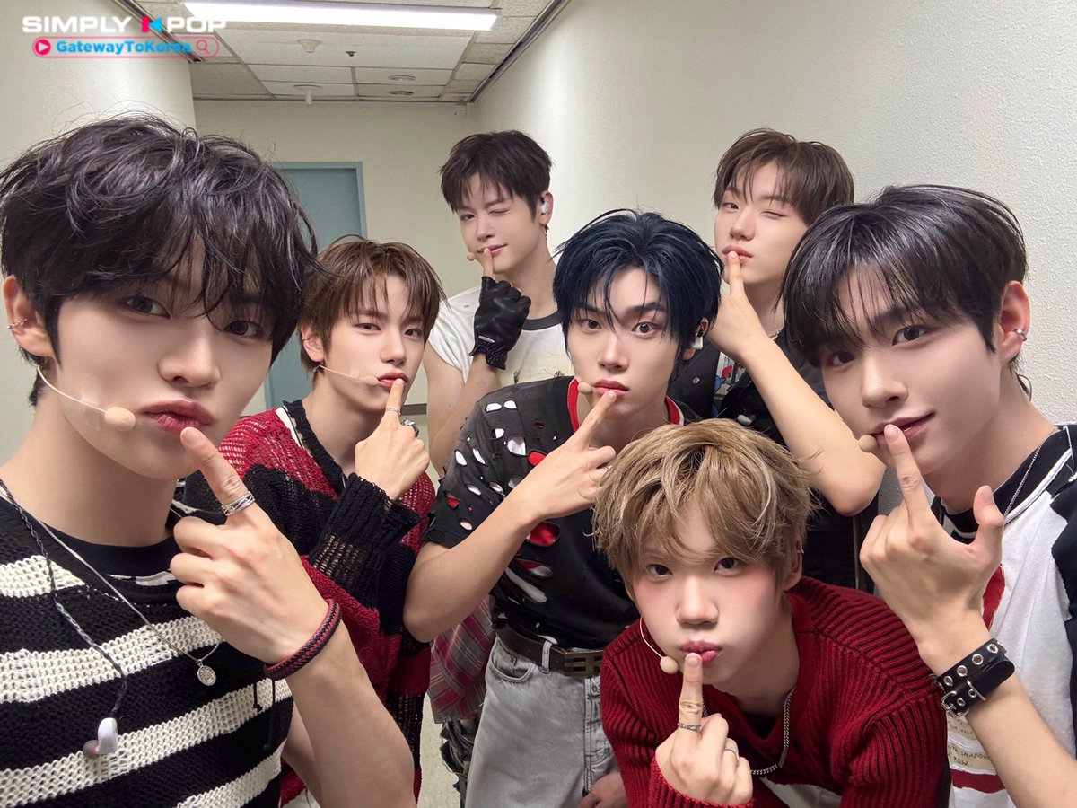 클유아 때문에
지금 나는 한여름의 🎄크리스마스🎄야‼️
내 심장 지금 루돌프 타고
북극 찍고 돌아오는 중...💘🎅

#클로즈_유어_아이즈
#CLOSE_YOUR_EYES #Snowy_Summer
#SimplyKPop #심플리케이팝