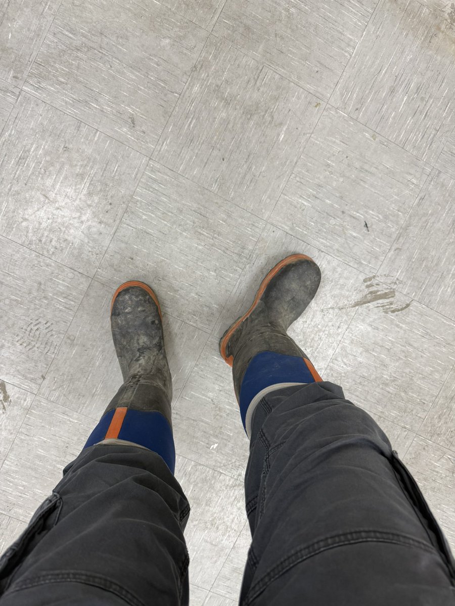 trainersslides1's tweet image. It had to be done 😈 
I’ve finally joined the Buckbootz fam. A mighty fine boot they are too! Need mine seeing to… who wants me to worship theirs in return??? 😜 #gayboots #gayworship #buckbootz #gayfetish #bootfetish #scally #scallyboots #workieboots #workie