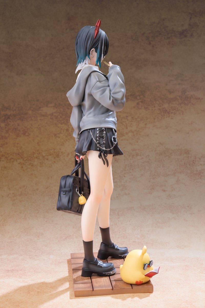 Hzzz__17's tweet image. ウルリッヒ・フォン・フッテン
❤️コート着ver.(A) 24000円
原型/彩色/撮影:Hz
分割:Kazuki
协力:illusoire
仕様:ガレージキット
卓番:4-09-01
#WF2025S #WF2025夏 #アズールレーン