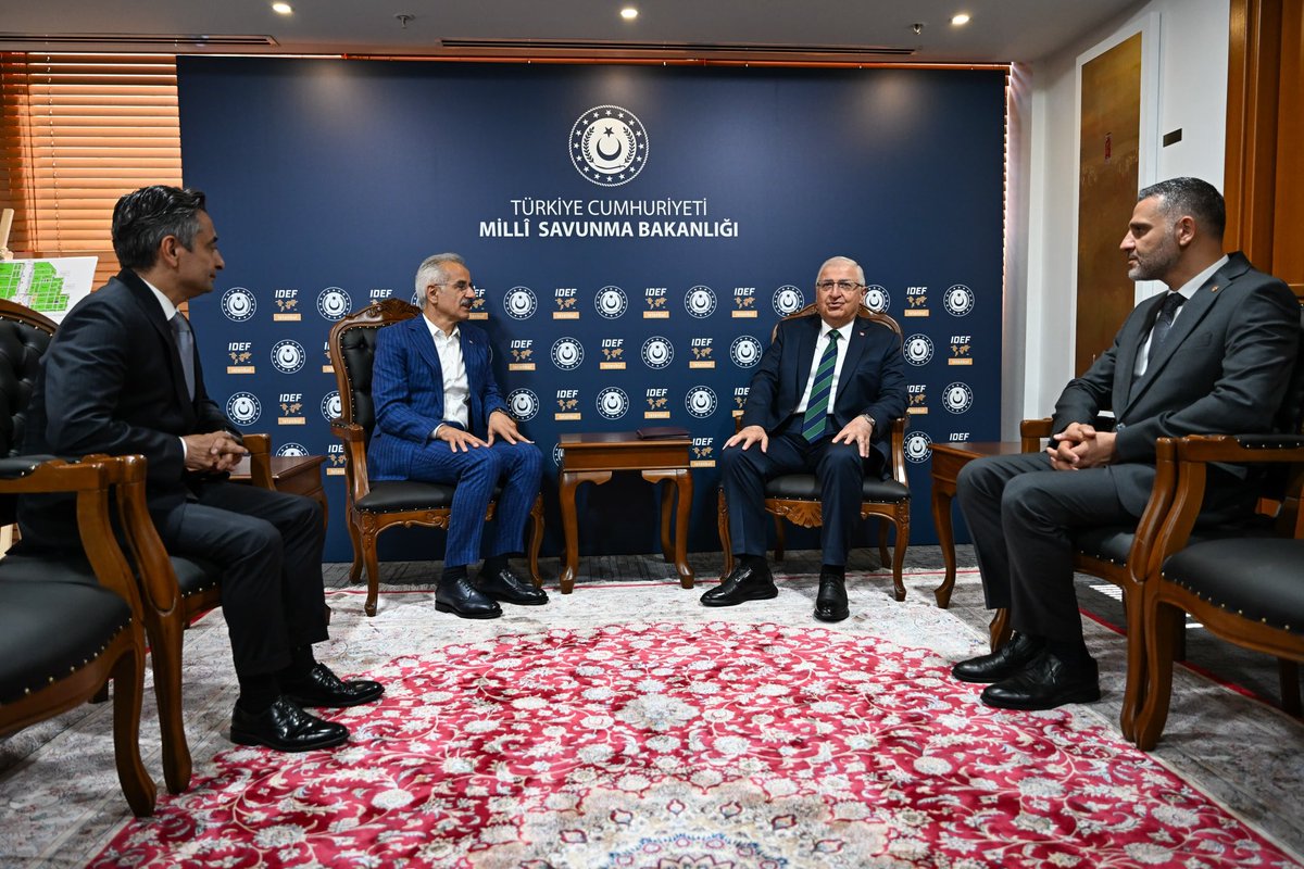 📍 IDEF 25’ / İstanbul 

🇹🇷 Savunma sanayimizin gururu IDEF Fuarı’nda, Millî Savunma Bakanımız Sayın Yaşar Güler ile bir araya geldik.

Türkiye Yüzyılı hedeflerimiz doğrultusunda; ulaştırma, altyapı ve savunma alanlarında yürüdüğümüz bu büyük yürüyüş, tam bir milli