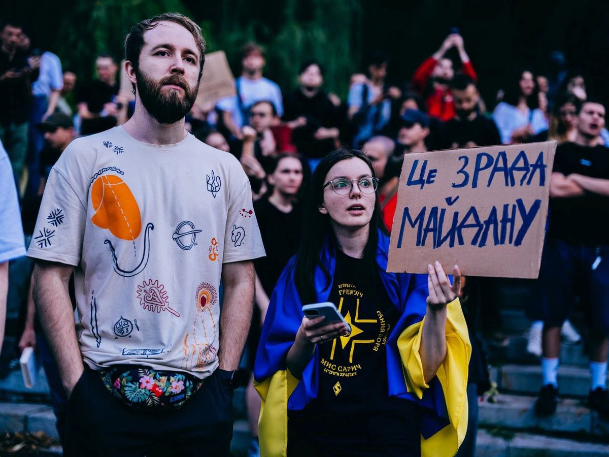 не, дівчинко, зрада Майдану була у 2019, коли ви пішли і власноруч привели до влади АнтиМайдан - а те шо відбувається зараз, це наслідки правління АнтиМайдану і вашого бездумного вибору у 2019-му. Ви зрадили Майдан, Ви зрадили Небесну Сотню. Уойбки тупоголові.