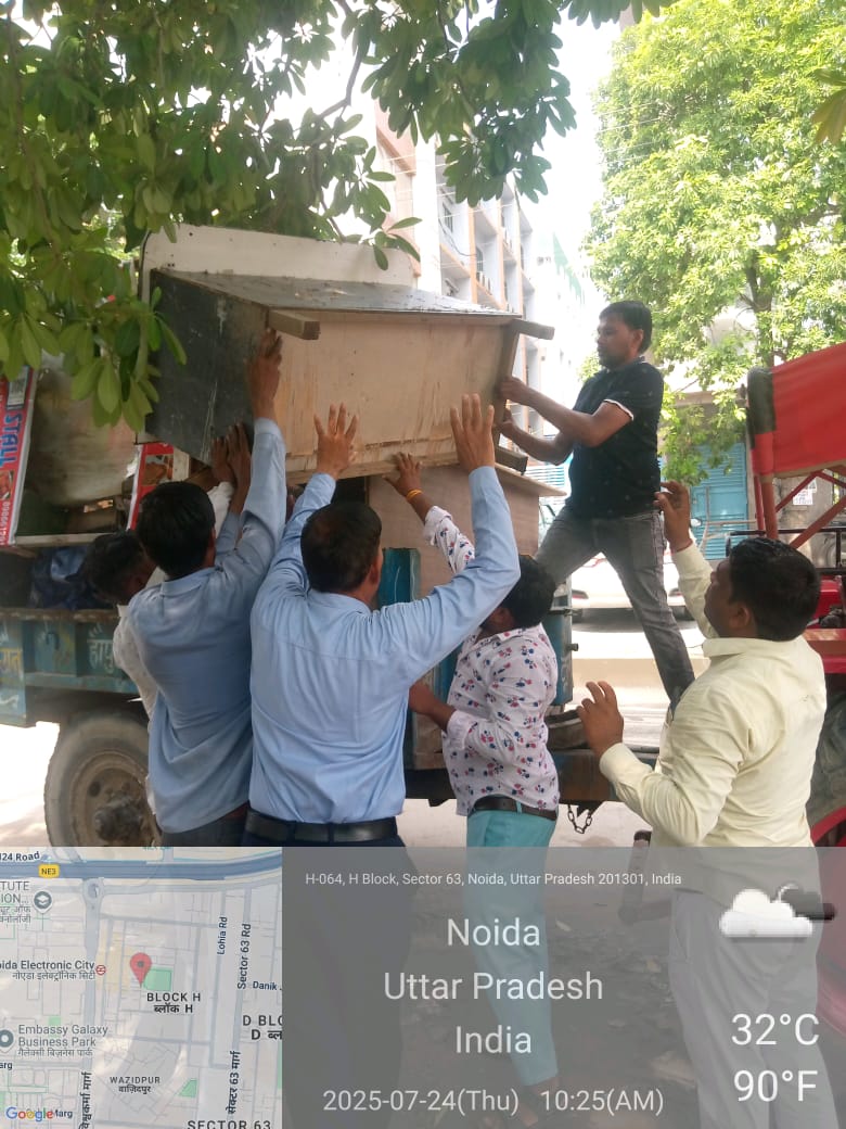 noida_authority's tweet image. आज, दिनांक 24.07.2025 को नौएडा प्राधिकरण द्वारा सैक्टर- 63 में अतिक्रमण हटाने की कार्यवाही की गई। यह अभियान नौएडा को सुव्यवस्थित एवं अतिक्रमणमुक्त शहर बनाने की दिशा में एक महत्वपूर्ण पहल है। प्राधिकरण आमजन से अपील करता है कि केवल चिन्हित वेंडिंग ज़ोन में ही दुकानें या ठेले लगाएं,…