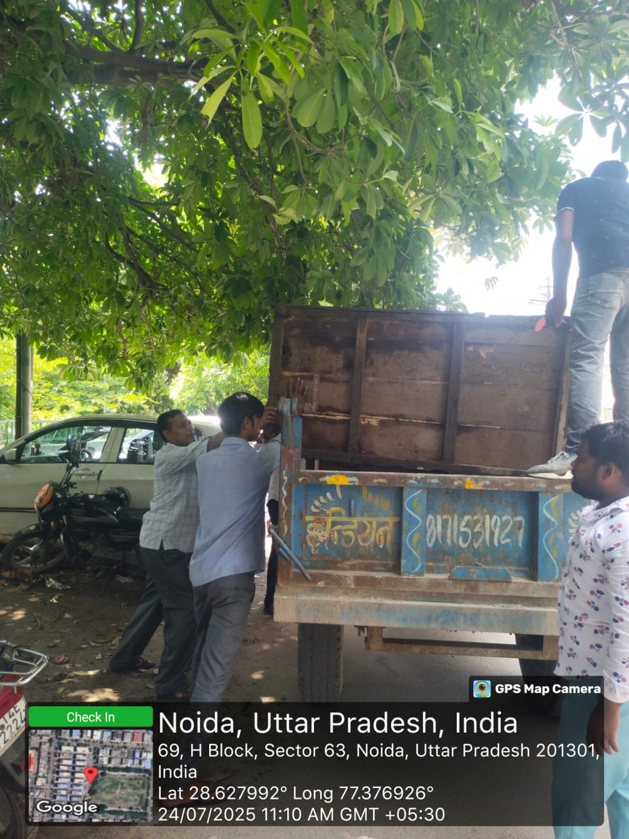 noida_authority's tweet image. आज, दिनांक 24.07.2025 को नौएडा प्राधिकरण द्वारा सैक्टर- 63 में अतिक्रमण हटाने की कार्यवाही की गई। यह अभियान नौएडा को सुव्यवस्थित एवं अतिक्रमणमुक्त शहर बनाने की दिशा में एक महत्वपूर्ण पहल है। प्राधिकरण आमजन से अपील करता है कि केवल चिन्हित वेंडिंग ज़ोन में ही दुकानें या ठेले लगाएं,…